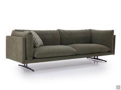 Aker leather sofa with a contemporary style thanks to its high feet and soft down cushions