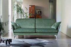 Bombay sofa is characterised by a vintage design, revisited with a modern twist