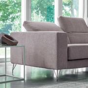 Essential lines of Kimi sofa with functional reclining headrest for a particular dynamic effect