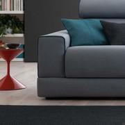 Bruce 3-seater sofa with pull-out seats - Detail of the contrasting piping