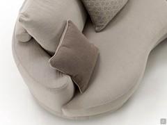 Detail of the rounded end of the sofa Messico