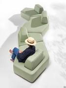 Example of the extreme modularity of the Prisma Rock shaped sofa