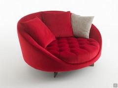 Sofa Graham in red velvet, with matching and contrasting cushions in two different sizes