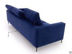 Rear view of the sofa Foster with manually adjustable backrests and electric pull-out seats