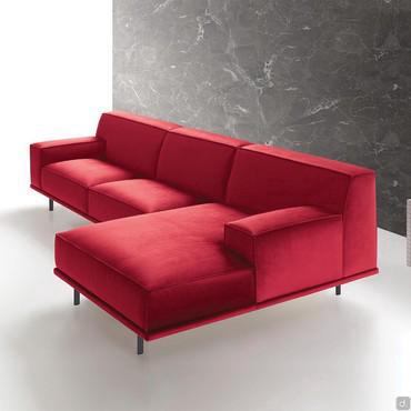 Aliseo comfortable sofa with wide, low armrests