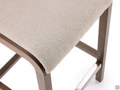 Detail of the upholstered seat curved at the front to accommodate the leg recess