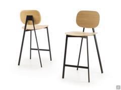 Lollipop natural oak stool with matte black metal frame