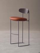 Keel minimalist stool with backrest in ash wood and upholstered in leather