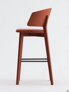 Details of the Darcey barstool with a structure and outer backrest shell in stained beech wood