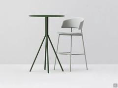 Metal barstool Darcey with high, curved backrest, ideal for a bar table or kitchen island