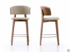 Front and side view of the Barnum stool in the wooden version coupled with Barren fabric