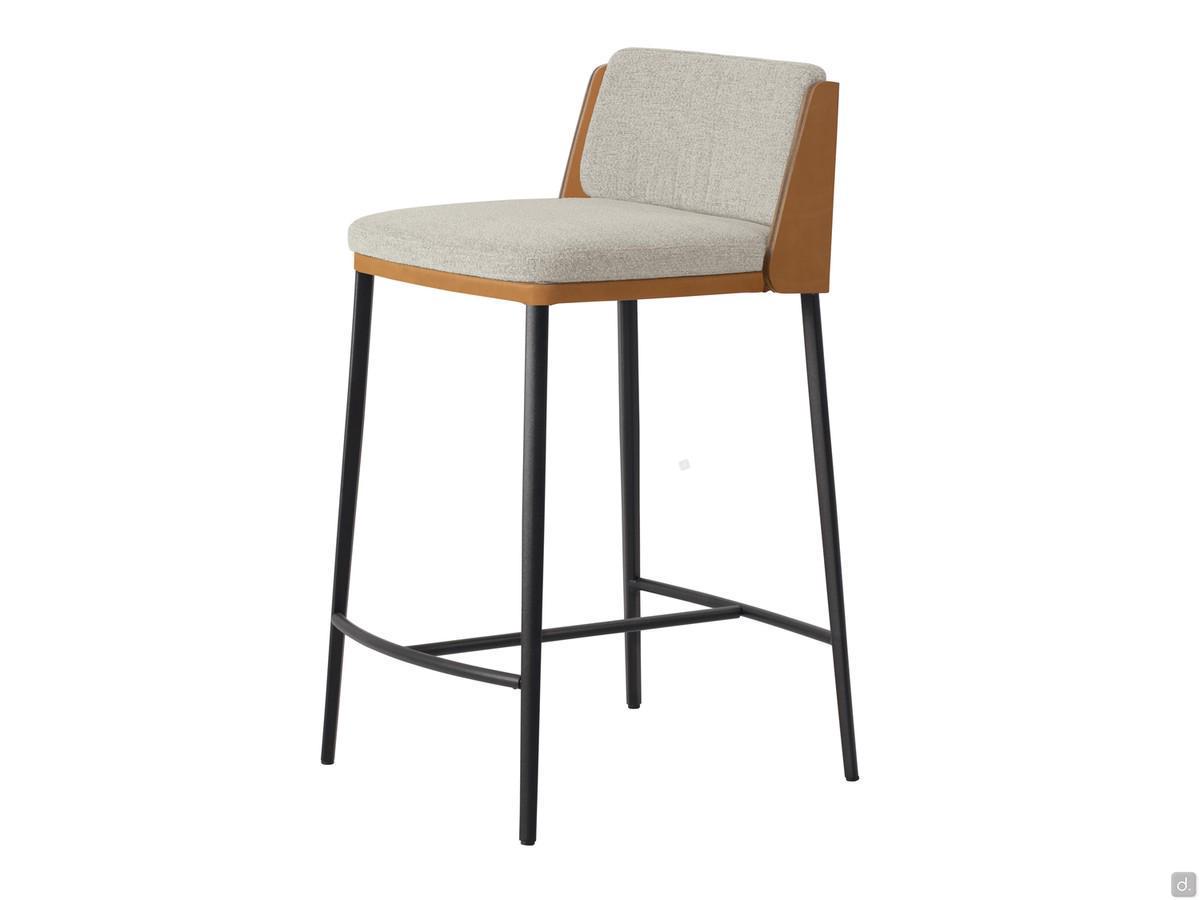 Sangay kitchen bar stool in leather, with four metal legs and upholstered seat