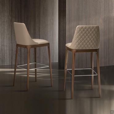 Michela stool with solid-wood structure and tall backrest