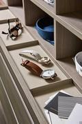 Functional pocket emptier on the cover cabinet with leather dividing elements