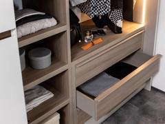 Detail of the chest of drawers with handle