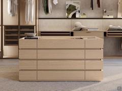 Horizon Lounge center island with drawers