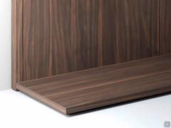 Horizon Lounge walk-in wardrobe - Detail of the foot board, an optional addition to complete the compositions