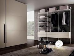 Linear wall composition with shelves and drawers, combined with Deneb Lounge wardrobe. (Finish hanging drawers and shelves not available)