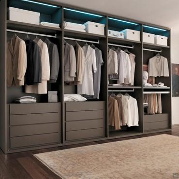 Player free-standing closet system