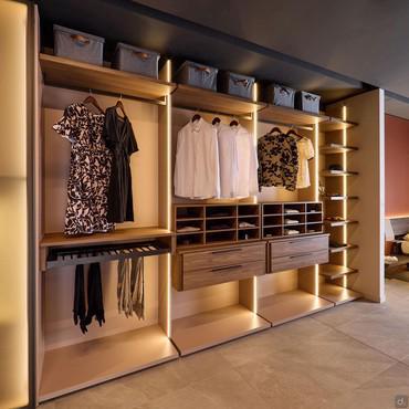 Bay Wide walk-in wardrobe