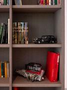 3.2 cm shelves in T77 Alpha veneer, matching the structure of the Lounge day column - Customer photo