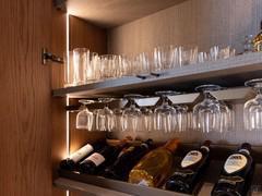 Ample storage space to elegantly store glasses, stemware and bottles - customer photo