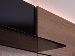 Contrast between the black of the smoked glass and the warmth of Canaletto walnut, one of the most interesting details of the Replay 04 wall unit