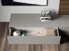 Freehand chest of drawers, 32 cm high: the undivided interior space is very capacious indeed