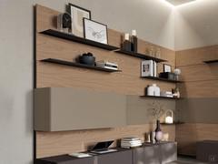 Freehand wall panels completed by the folding wall unit and metal shelves. With rack fixing of the panels it is also possible to create corner compositions