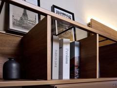 Detail of the Freehand living element, with wooden dividers and glass top. Available in different shapes and sizes to suit every type of wall unit