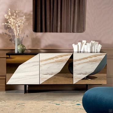 Credenza con ante decorate in gres e vetro Alcione