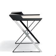 Bureau avec plateau en cuir Qwerty de Cattelan - structure en acier verni graphite