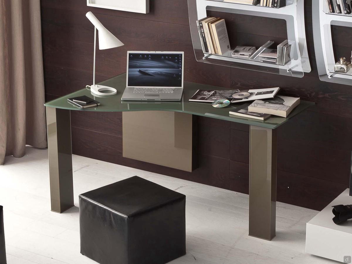 Bureau en verre Musa sur mesure avec forme de plateau personnalisable, avec quatre pieds autoportants ou fixés au mur