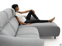 Exemple d'assise et proportions du canapé Prado avec chaise longue