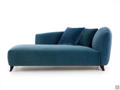 Dormeuse design Gilmour recouverte de velours et disponible dans de nombreux tissus.