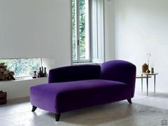 Dormeuse moderne de Gilmour, ici en velours violet