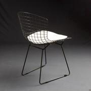 Chaise Wire Chair créée par Harry Bertoia en métal laqué gris RAL 7023