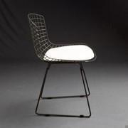 Chaise Wire Chair créée par Harry Bertoia en métal laqué gris RAL 7023