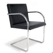 Chaise Brno Chair conçue par Mies Van der Rohe disponible en deux modèles