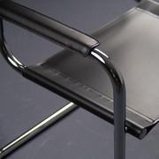 S 33 chaise cantilever - détail de l'accoudoir avec la housse de l'accoudoir