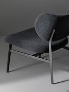 Détail du fauteuil Noor Lounge, qui possède les mêmes finitions et la même fabrication que la chaise