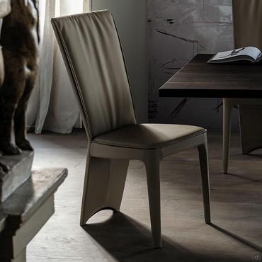 Chaise en cuir design avec dossier haut design, Aurelia de Cattelan 