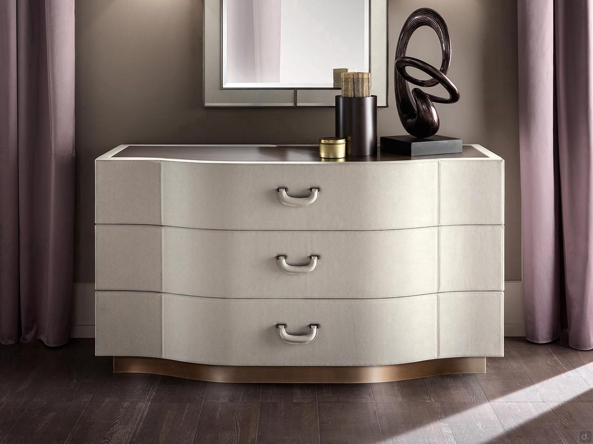 Commode moderne et luxueuse en cuir Valentino de Cantori.