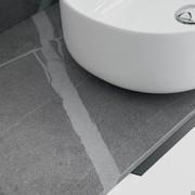 Détail du pied de lavabo avec plan complémentaire en grès 24 Piase