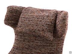 Détail du coussin d'appui-tête amovible du fauteuil Olivia