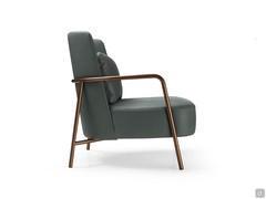 Maggie - Vue latérale du fauteuil avec assise profonde et coussin cale-reins, également disponible avec un revêtement contrasté