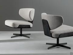 Fauteuil Olos de Bonaldo avec structure en chêne brossé