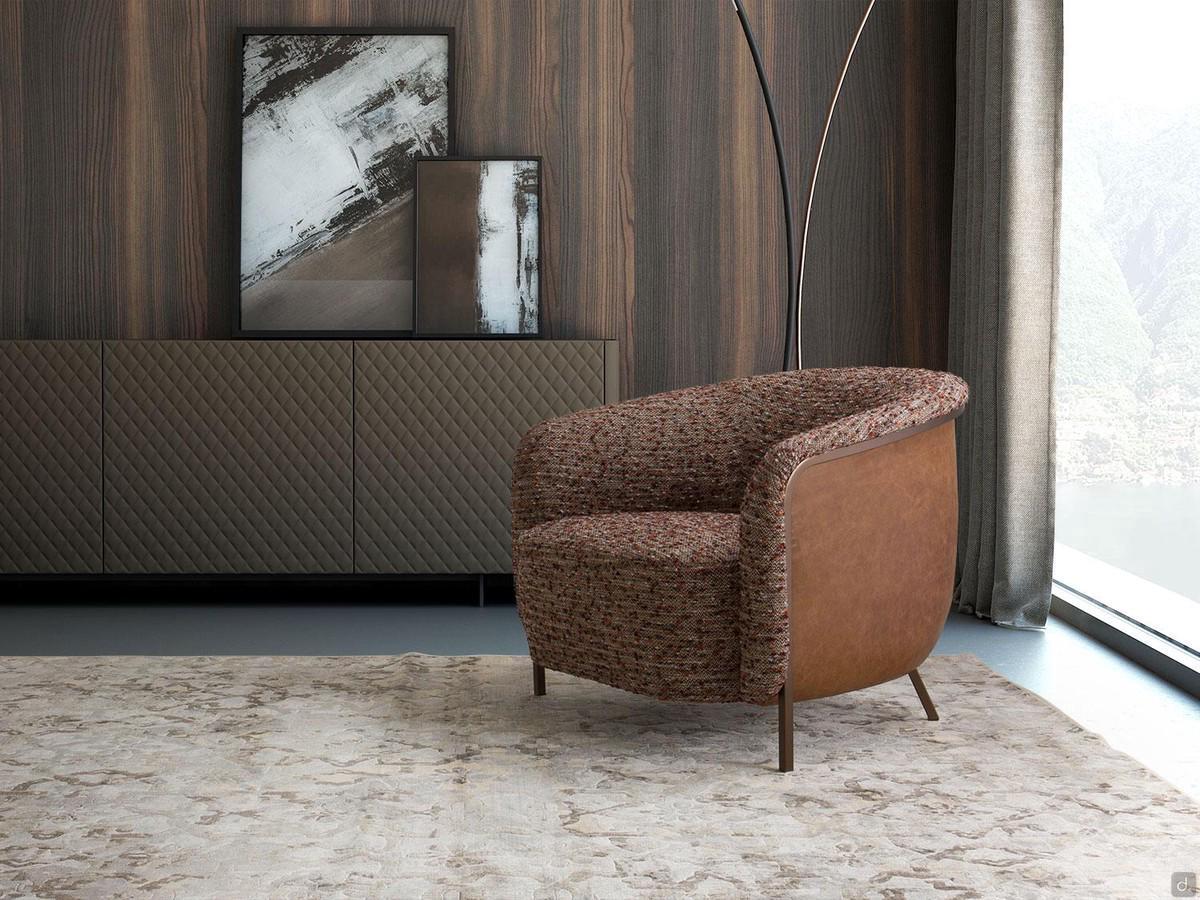 Fauteuil design Bailey avec revêtement bicolore en cuir et en tissu fantaisie