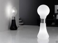 Lampadaire en forme d'ampoule Edi