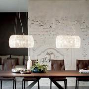 Lustre Kidal avec table Eliot de Cattelan 